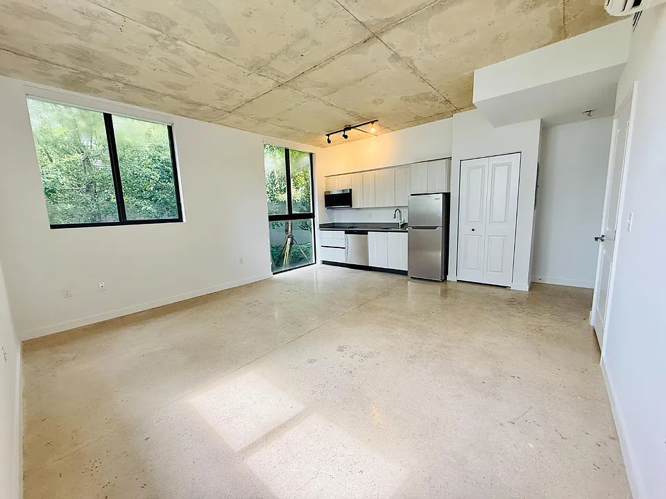 726 NW 3rd St #103