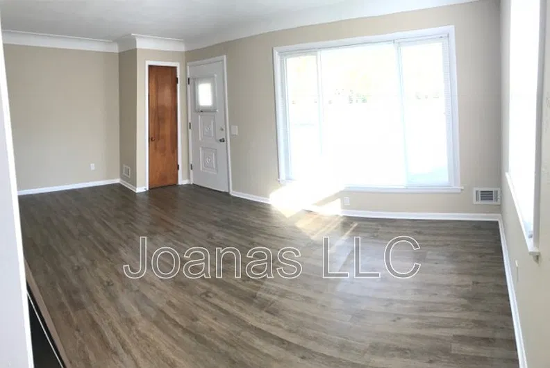 3 bed, 1.0 bath, 1170 sqft, $1,150 — Photo 4