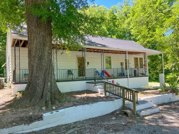 207 Tunstall Ave, Blackstone, VA 23824