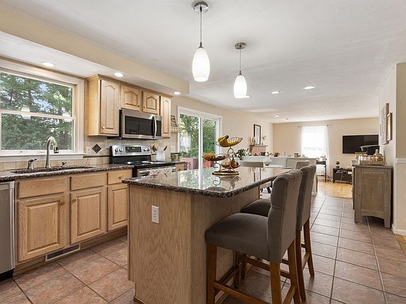 3rd image of 1 Laurelwoods Dr