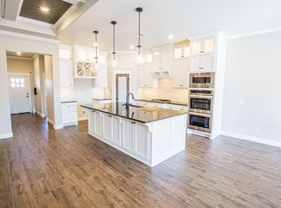 404 Village Lake Dr, Norman, OK 73069