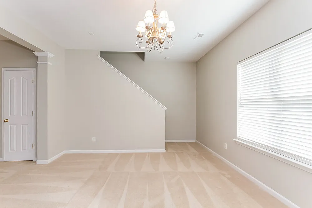 3 bed, 2.5 bath, 2367 sqft, $2,235 — Photo 4