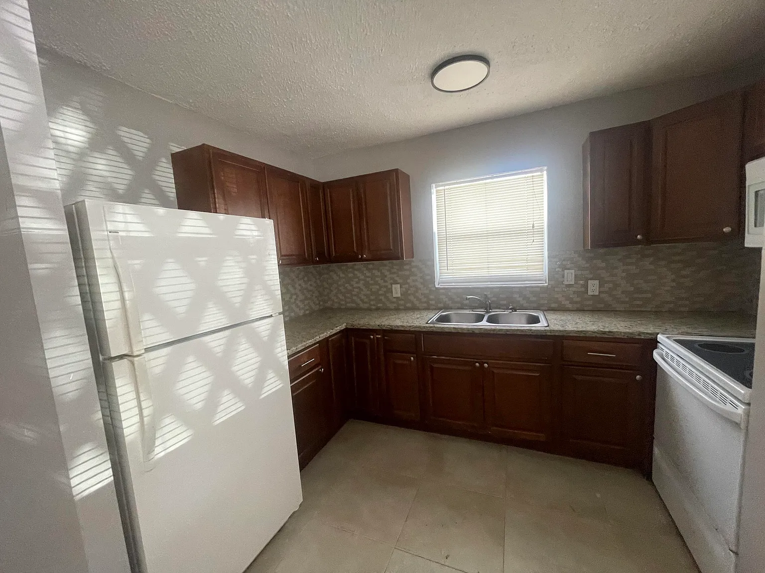 2 bed, 1.0 bath, 800 sqft, $1,750 — Photo 3