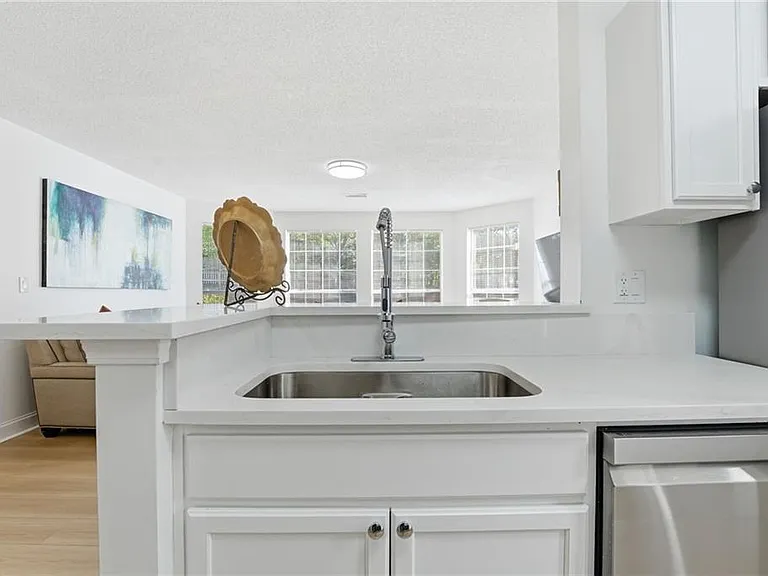 904 Wentworth Ct — Photo 11