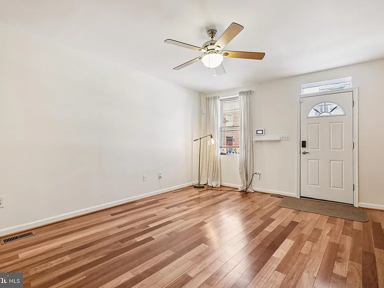 49 E Heath St — Photo 11