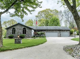 1108 Hickory Hill Dr, Kendallville, IN