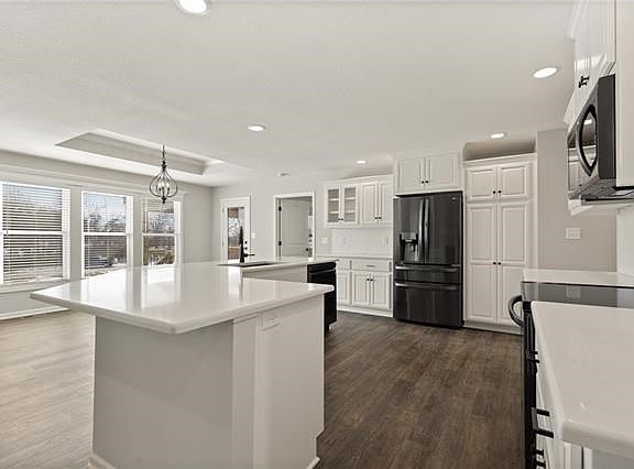 4th image of 1818 N Crane Ln