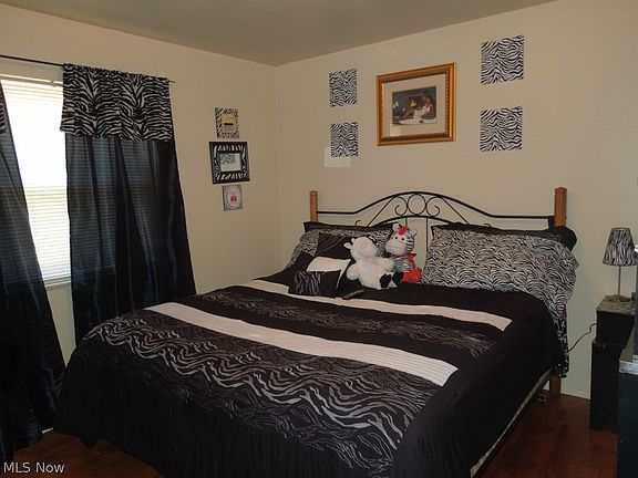 4th image of 1254-1256 Roslyn Ave