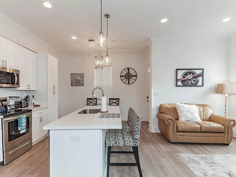2105 Erato St — Photo 4