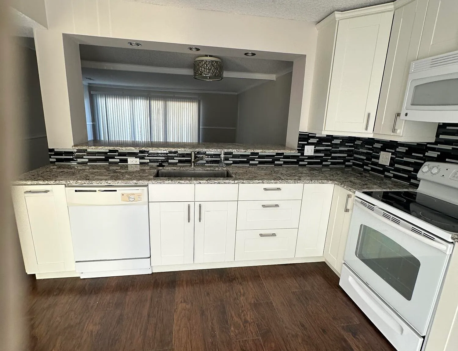 2 bed, 2.5 bath, 1501 sqft, $1,445 — Photo 3