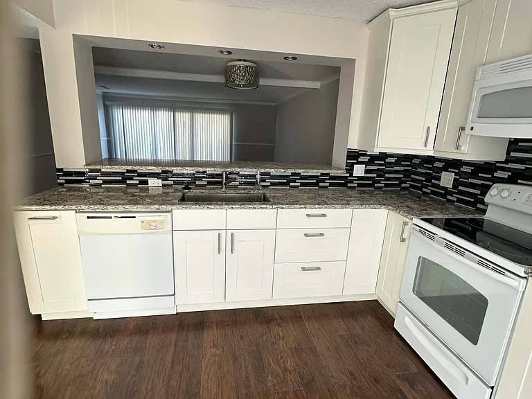 7867 Bahia Vista Ct #7867 — Photo 4