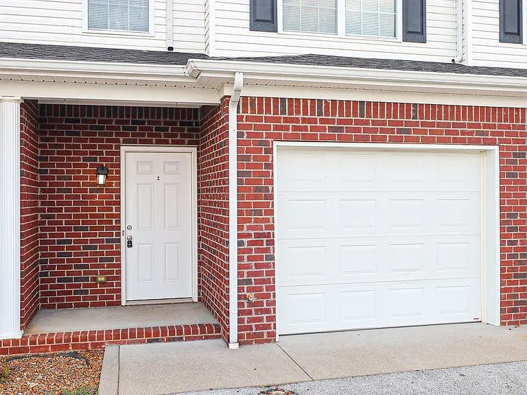 211 Moss Creek Ave #B — Photo 1