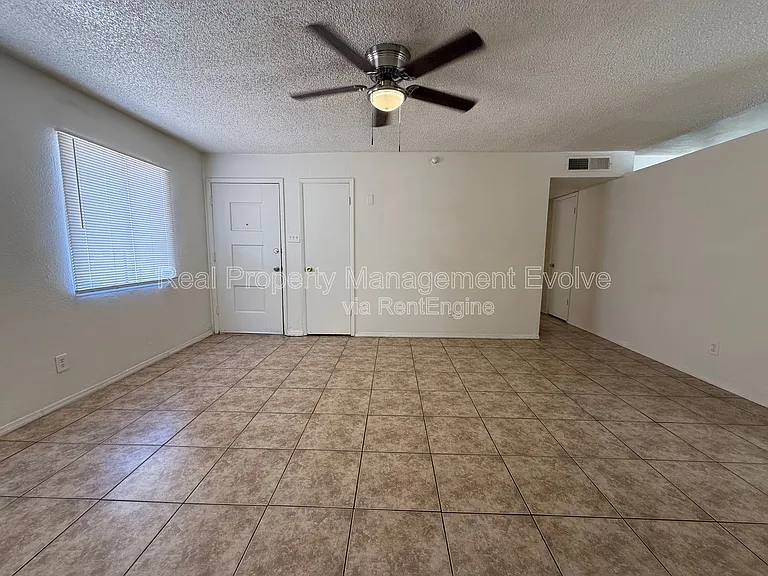 13829 N 48th Ave — Photo 5