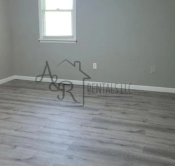 521 E 22nd St — Photo 11