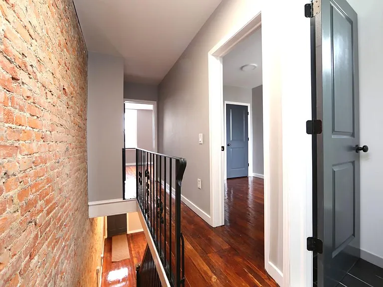 2727 Helen St — Photo 11