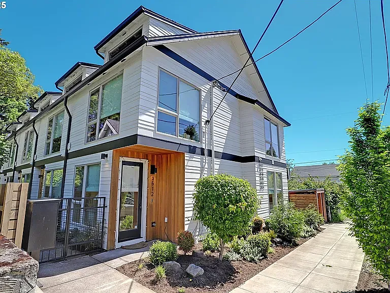 3512 N Haight Ave — Photo 2
