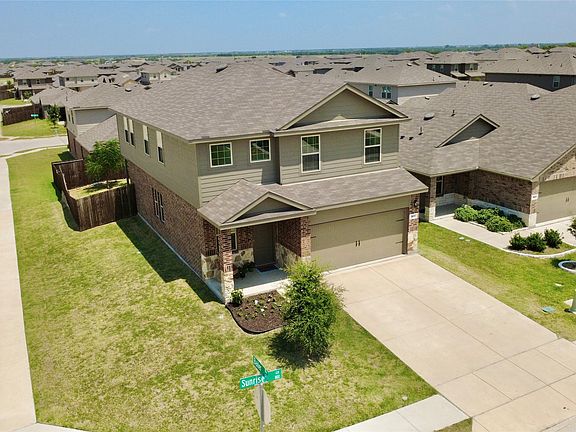 2nd image of 801 Sunrise Ln