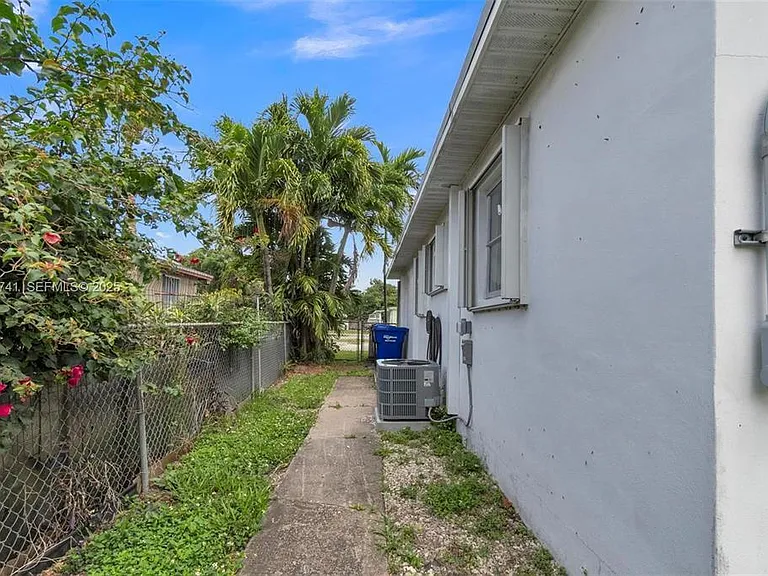 6340 Dawson St — Photo 30