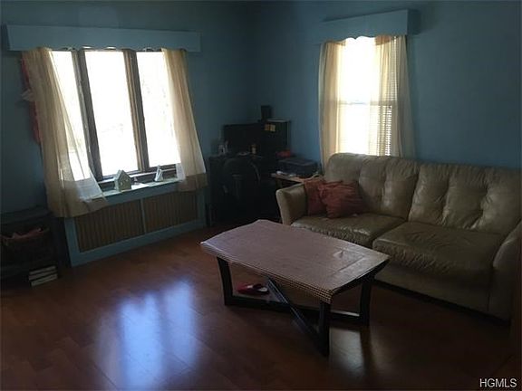 4th image of 33 Conklin Ave