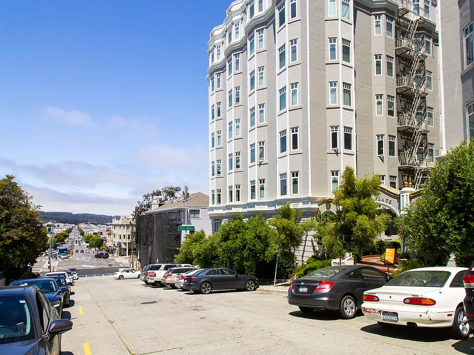 Building Photo 4