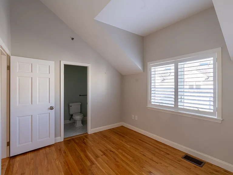 606 Chandlers Wharf — Photo 11