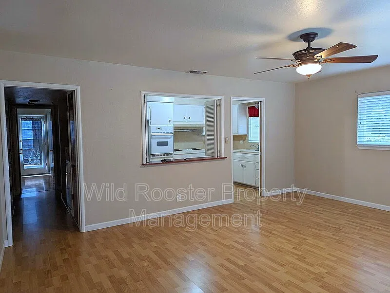 2 bed, 1.0 bath, 879 sqft, $2,350 — Photo 4