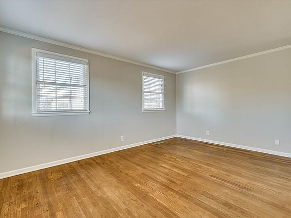 30th image of 134 Lake Bluff Drive