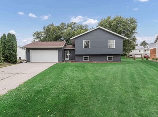 911 Parkwood Ln, Jefferson, WI 53549