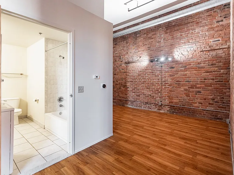 The Lofts at New Amsterdam — Photo 22