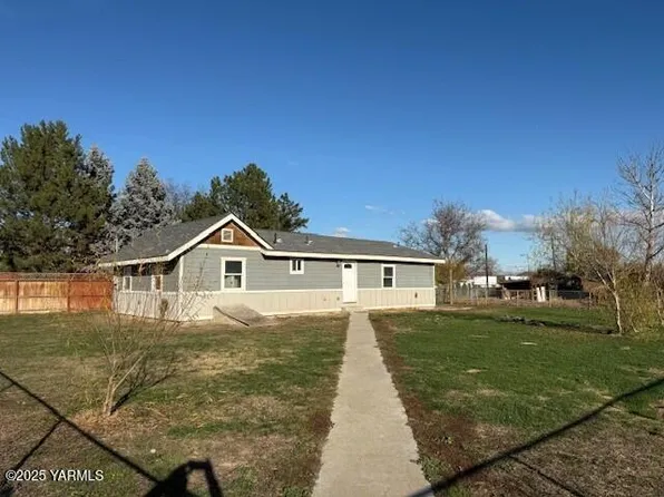 150 W Elmwood Ln, Toppenish, WA 98948