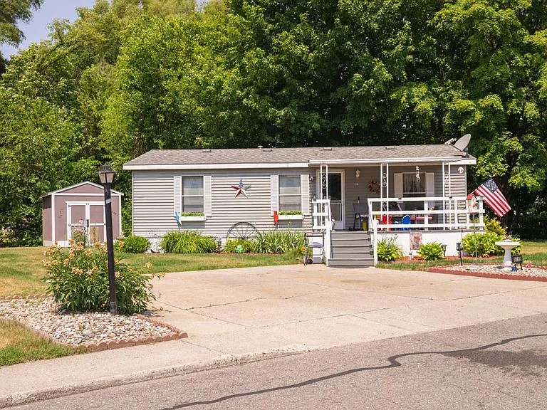 444 Bellewood St SE — Photo 9