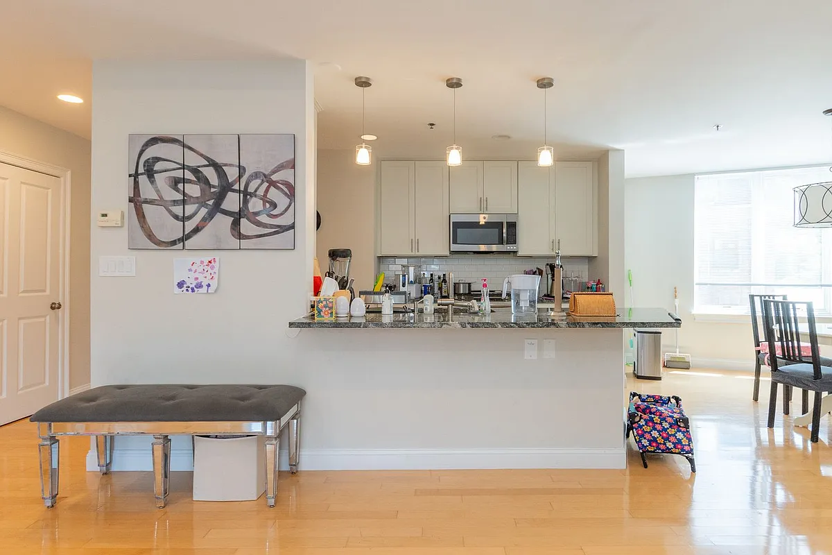 Building Photo - 1602 Beacon St #403
