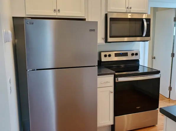 79 Government St #B, Kittery, ME 03904