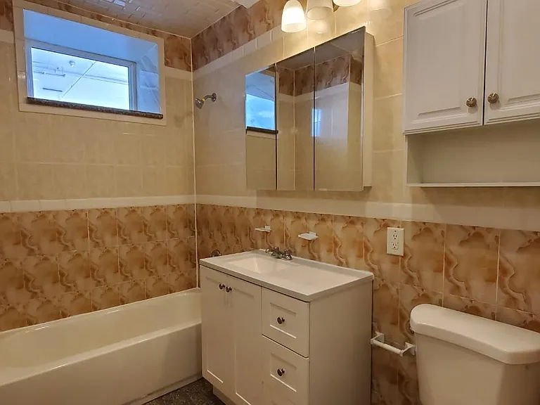 377 Danforth Ave #9E — Photo 6
