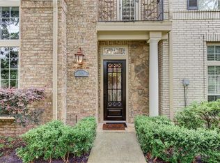 1045 Memorial Village Dr, Houston, TX 77024