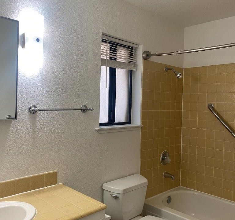 28 E Abbey St Winters, CA, 95694 Apartments for Rent Zillow