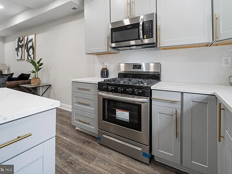 202 Adams St NE — Photo 17