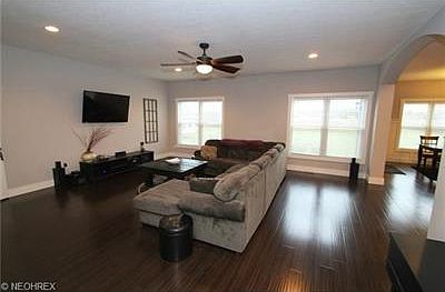 3rd image of 3647 Windsong Dr