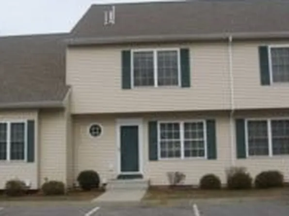 33 Briar Ln, Norwich, CT 06360