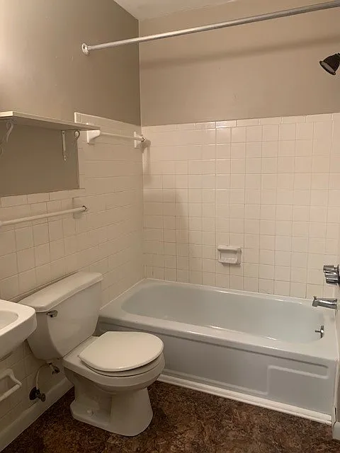 Wilson Dr Apts — Photo 3
