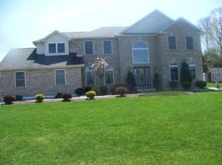 5520 Bridle Rd, Stroudsburg, PA 18360