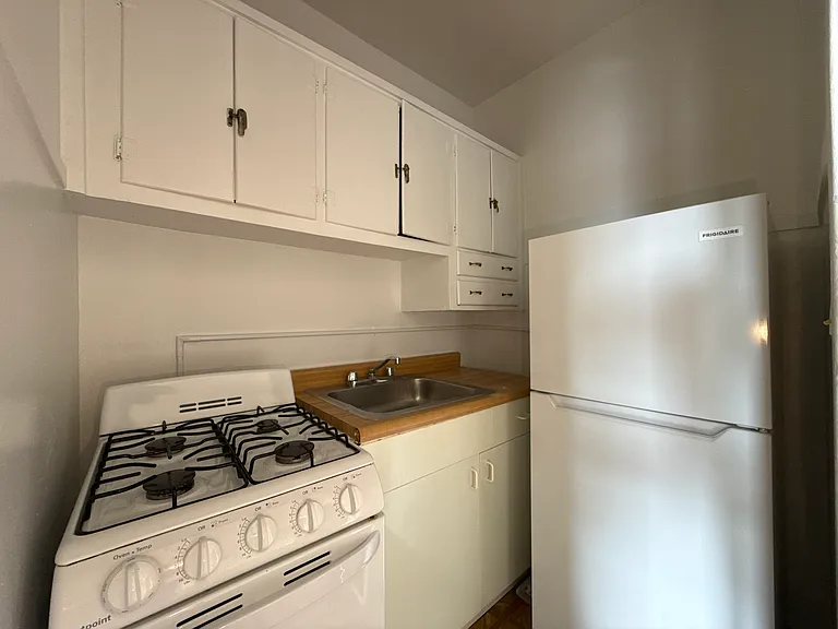 3945 N Pulaski Rd #207 — Photo 6