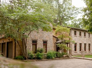 7357 Lindenmere Dr, Bloomfield Hills, MI