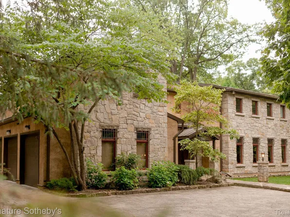 7357 Lindenmere Dr, Bloomfield Hills, MI 48301