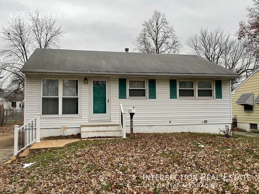 429 Shepley Dr photo 1