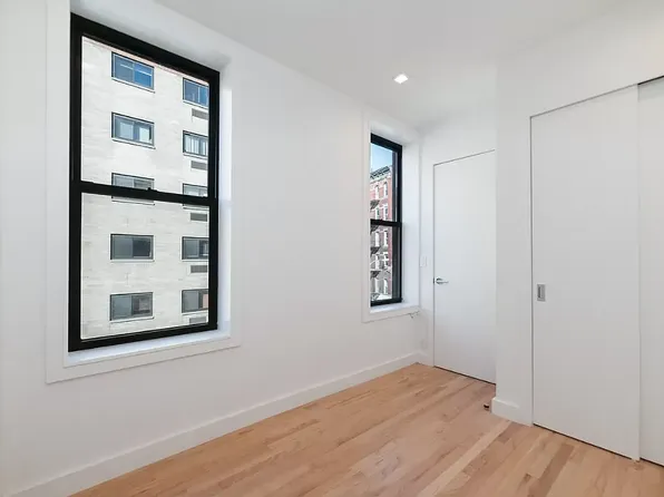 250 Mulberry St APT 2, New York, NY 10012