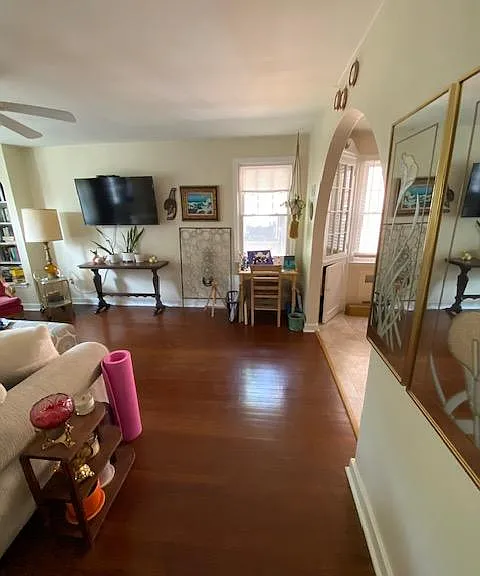 250 Lincoln Ave — Photo 2