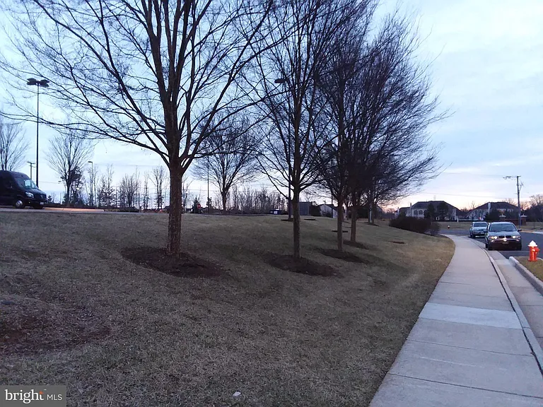 22595 Windsor Locks Sq — Photo 23