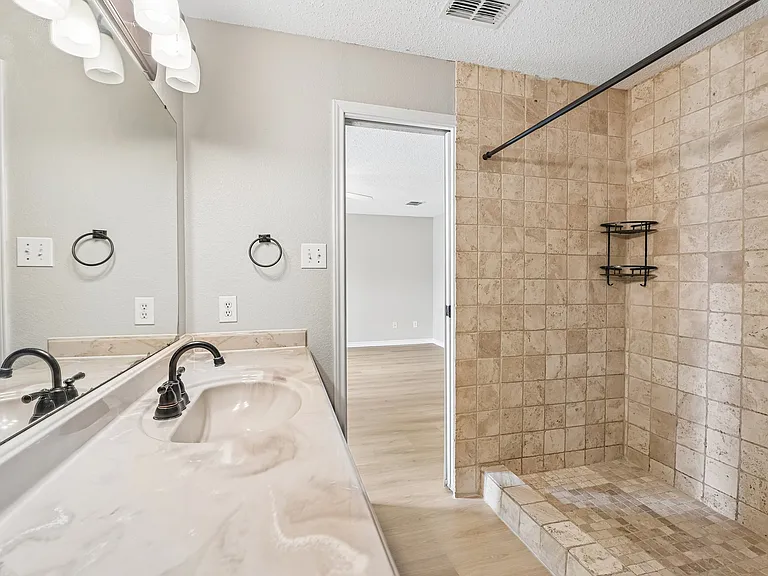 1612 Fieldstone Dr — Photo 18