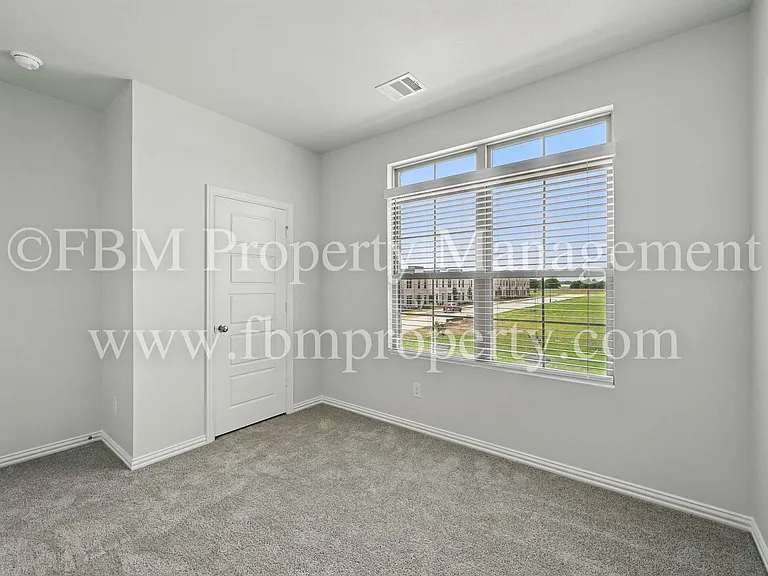 2121 Luna Dr — Photo 13